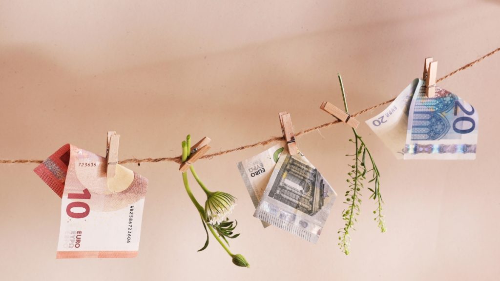 Κι όλα τα ίδια μένουν