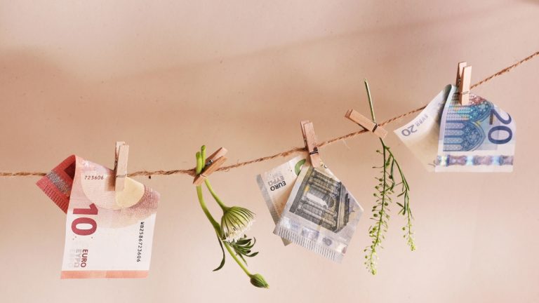 Κι όλα τα ίδια μένουν